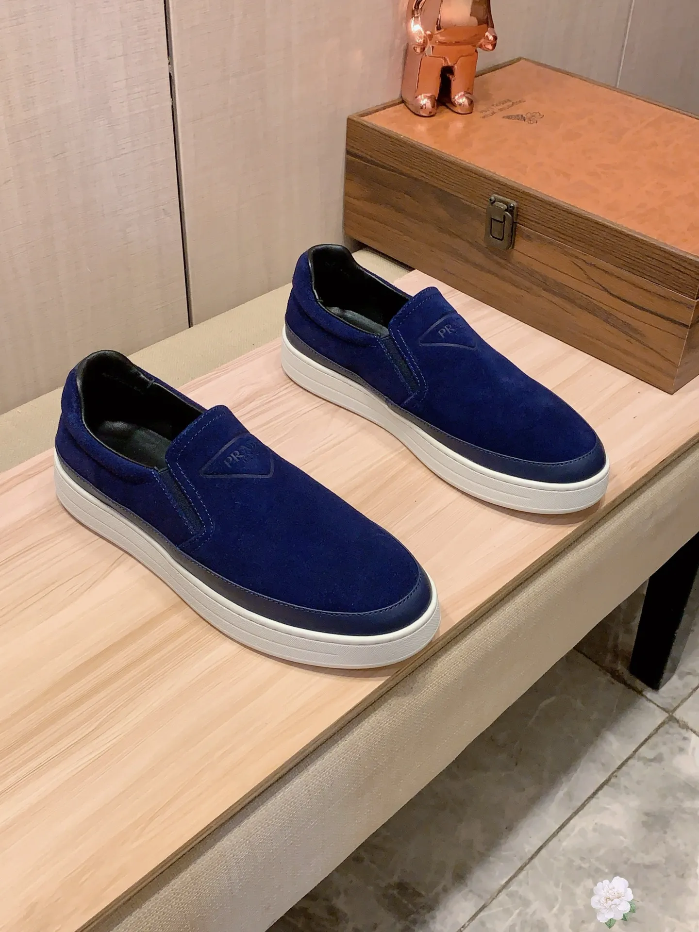 Men's Men's Shoes💰442💰💰🎩🎩[Lightning][Lightning] "PRADA*" The latest and most popular casual shoes, top brand [seduce] luxury ~ purchasing agency, top quality ~. [Strong] The upper is made of imported breathable cowhide with material ➕ breathable sheepskin feet (•) and fine workmanship. The original stylish and stylish soft rubber wear-resistant and non-slip outsole is light and comfortable on the feet. The real thing looks better when photographed. b66: code: 38-44, 4️⃣ colors selected